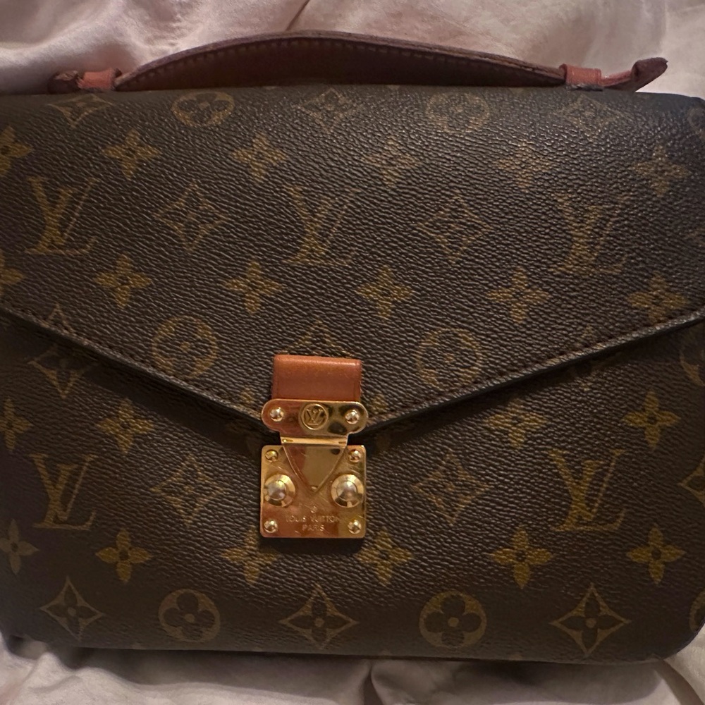 Louis Vuitton Pochette Métis